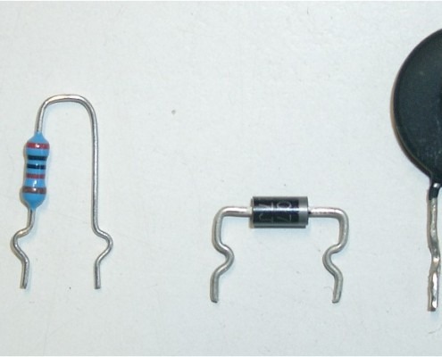 Bauteilvorbereitung Schneiden Biegen Sicken alle Varianten werden nach IPC oder nach Kundenvorgabe gefertig.